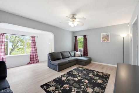 32 Oakwood Avenue Bedford OH 44146