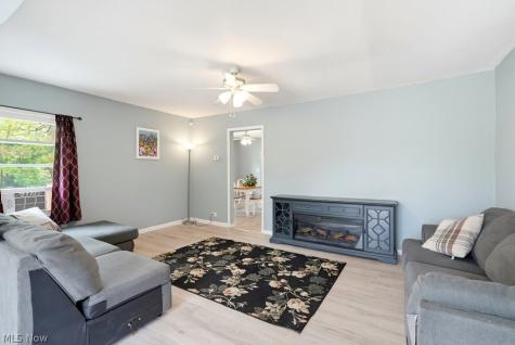 32 Oakwood Avenue Bedford OH 44146