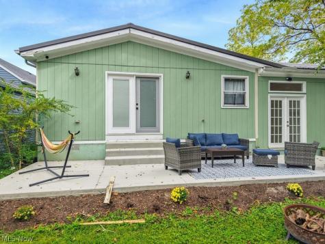 32 Oakwood Avenue Bedford OH 44146