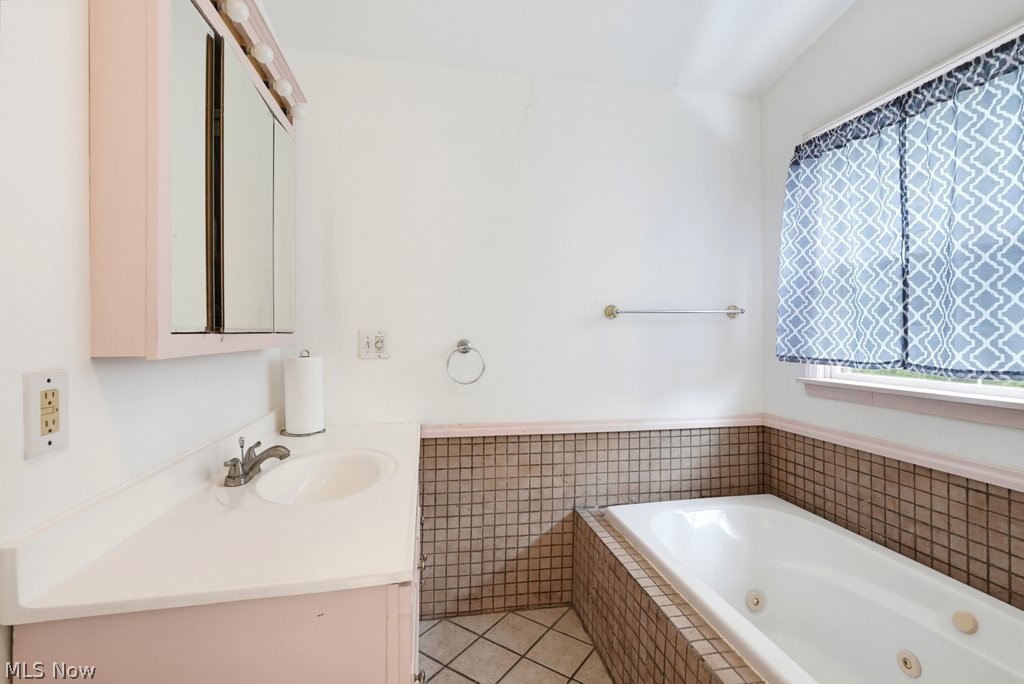 32 Oakwood Avenue Bedford OH 44146