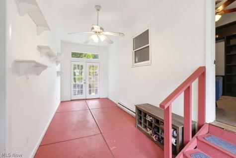 32 Oakwood Avenue Bedford OH 44146