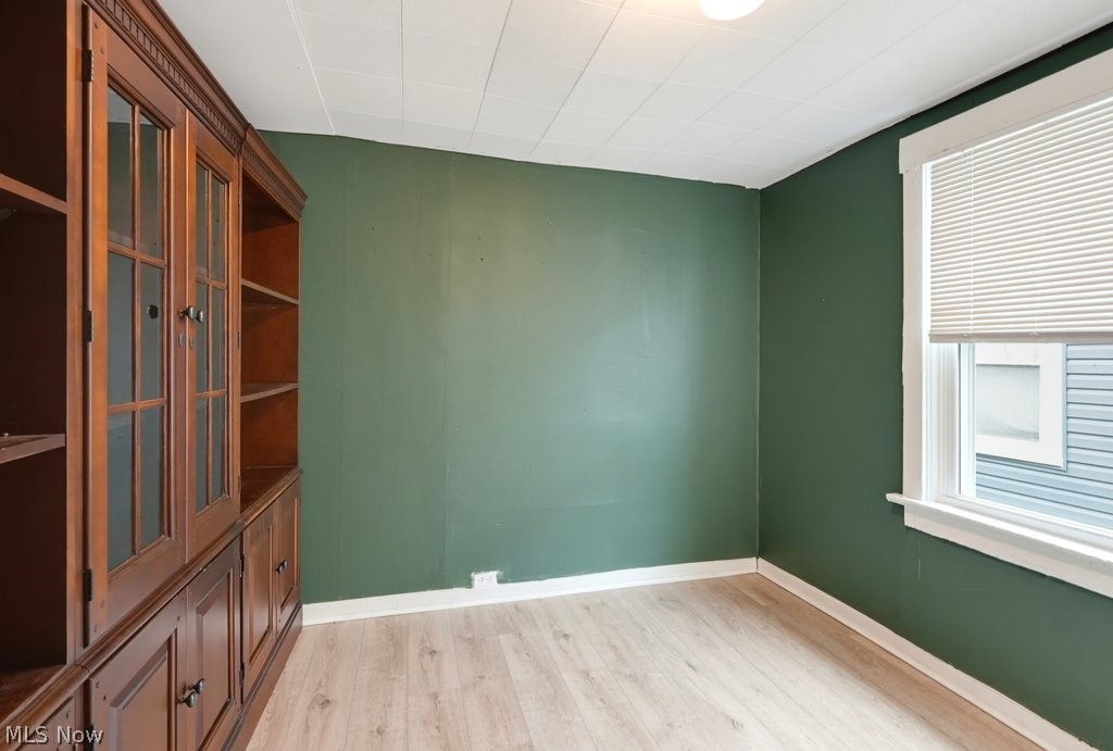 32 Oakwood Avenue Bedford OH 44146