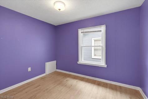 32 Oakwood Avenue Bedford OH 44146