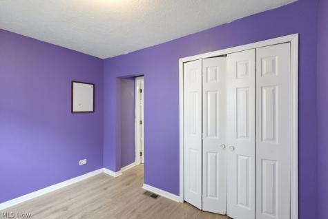 32 Oakwood Avenue Bedford OH 44146