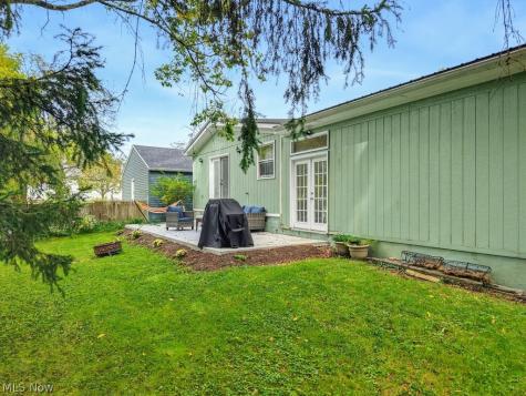32 Oakwood Avenue Bedford OH 44146