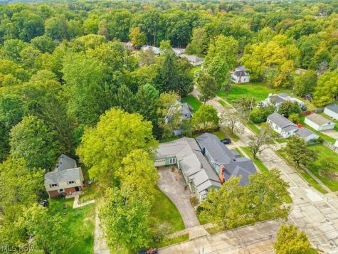 32 Oakwood Avenue Bedford OH 44146