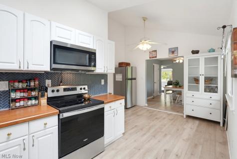 32 Oakwood Avenue Bedford OH 44146