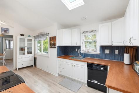32 Oakwood Avenue Bedford OH 44146