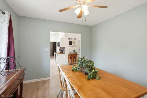 32 Oakwood Avenue Bedford OH 44146