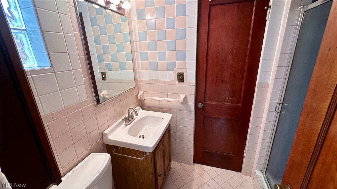 27390 Markbarry Avenue Euclid OH 44132