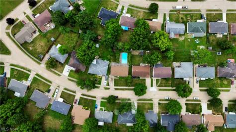 27390 Markbarry Avenue Euclid OH 44132
