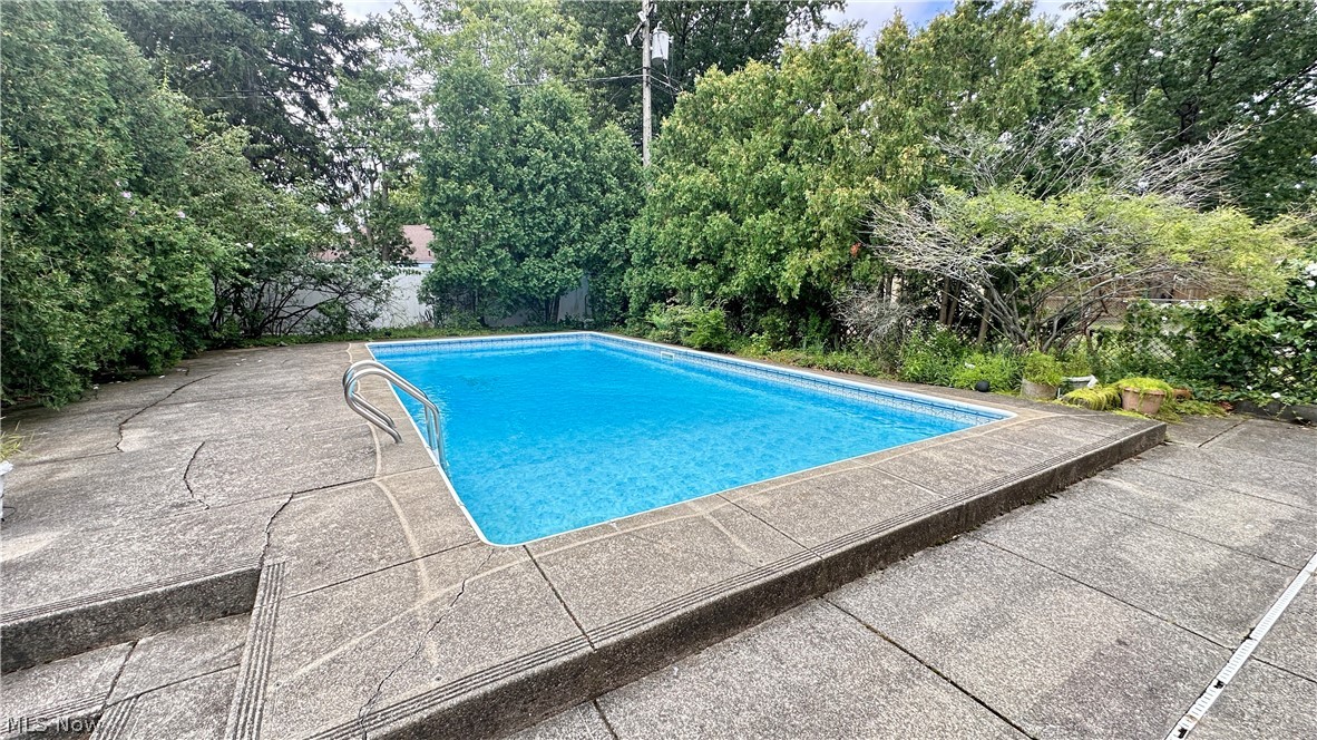27390 Markbarry Avenue Euclid OH 44132