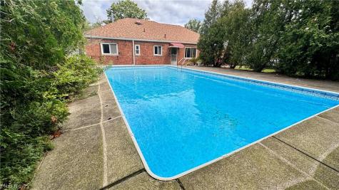 27390 Markbarry Avenue Euclid OH 44132