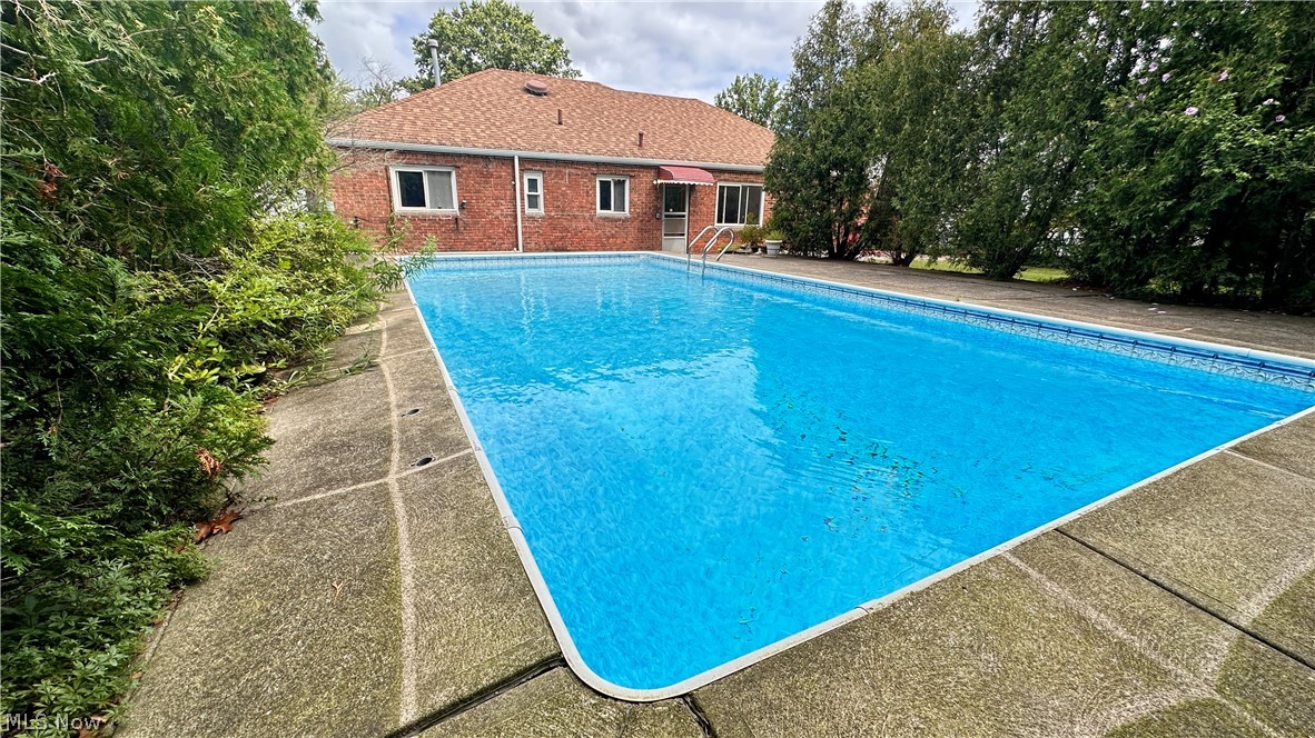 27390 Markbarry Avenue Euclid OH 44132