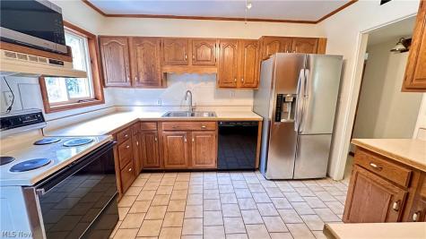 27390 Markbarry Avenue Euclid OH 44132