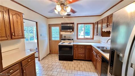 27390 Markbarry Avenue Euclid OH 44132