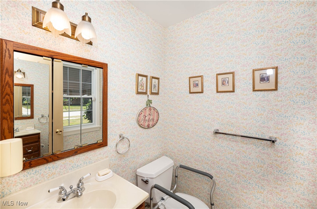 1674 Windsor Drive Mayfield Heights OH 44124