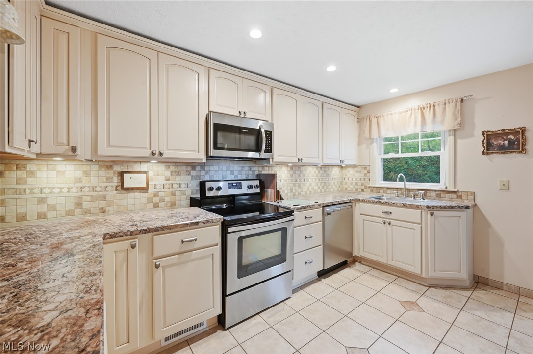 1205 Atlantic Street NE Warren OH 44483