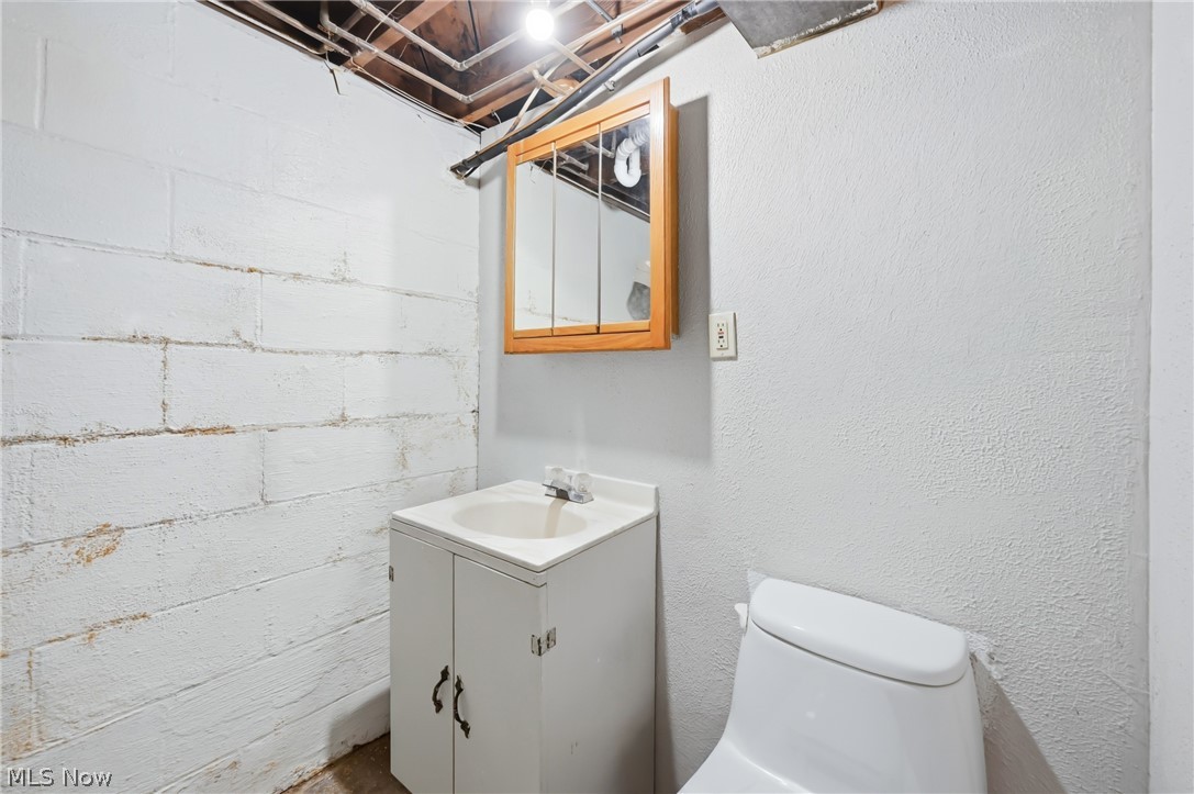 1205 Atlantic Street NE Warren OH 44483