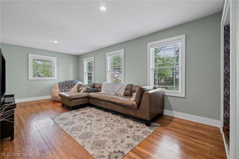 577 Canterbury Road Bay Village OH 44140