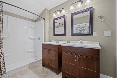 577 Canterbury Road Bay Village OH 44140