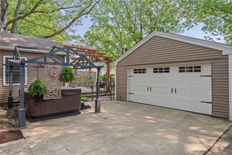 577 Canterbury Road Bay Village OH 44140