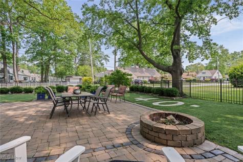 577 Canterbury Road Bay Village OH 44140