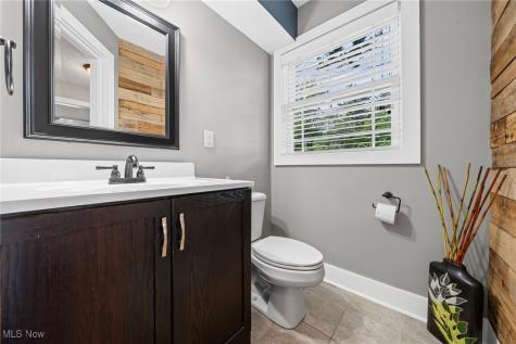 577 Canterbury Road Bay Village OH 44140