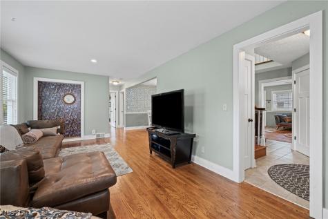 577 Canterbury Road Bay Village OH 44140