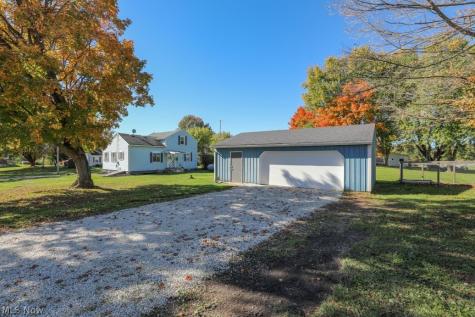 7595 Pontius Street NE Hartville OH 44632