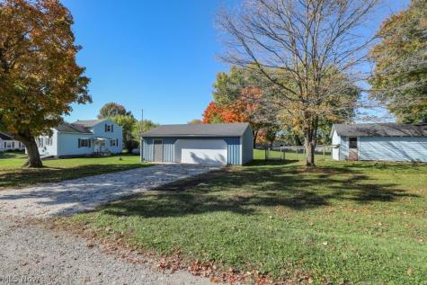 7595 Pontius Street NE Hartville OH 44632