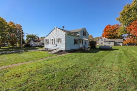 7595 Pontius Street NE Hartville OH 44632