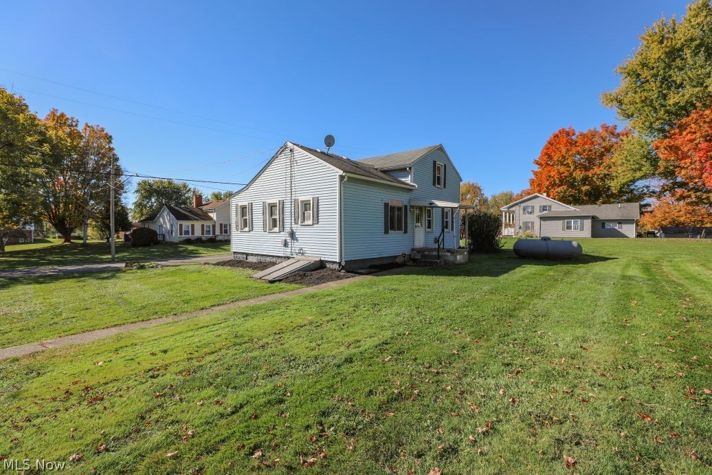 7595 Pontius Street NE Hartville OH 44632