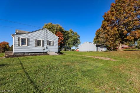 7595 Pontius Street NE Hartville OH 44632
