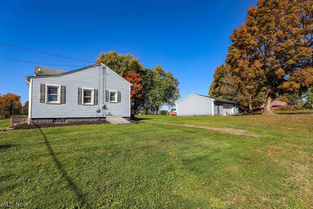 7595 Pontius Street NE Hartville OH 44632