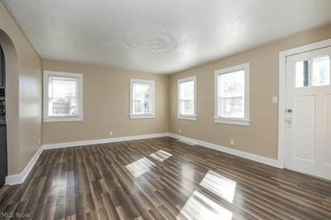 7595 Pontius Street NE Hartville OH 44632