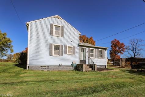 7595 Pontius Street NE Hartville OH 44632