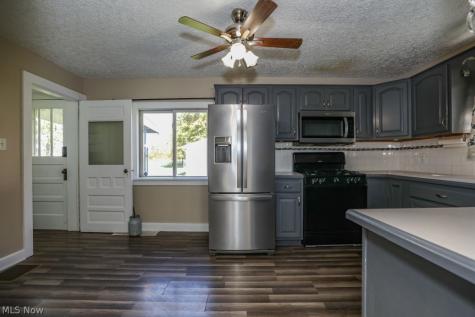 7595 Pontius Street NE Hartville OH 44632