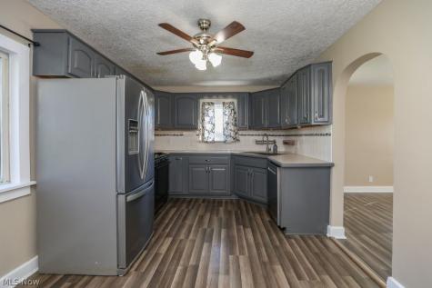 7595 Pontius Street NE Hartville OH 44632