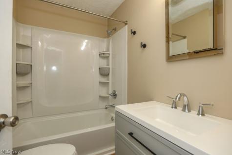 7595 Pontius Street NE Hartville OH 44632