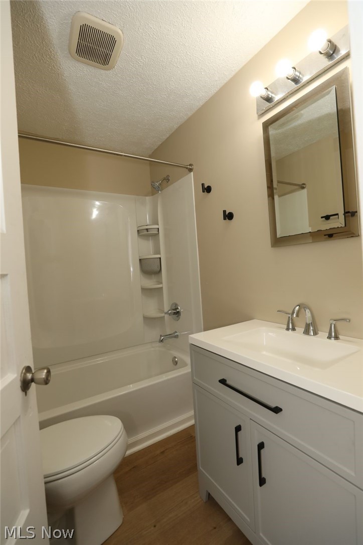 7595 Pontius Street NE Hartville OH 44632