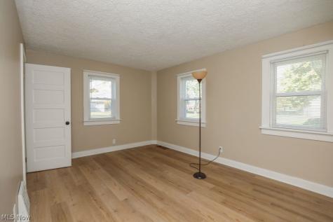 7595 Pontius Street NE Hartville OH 44632