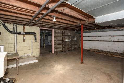 7595 Pontius Street NE Hartville OH 44632