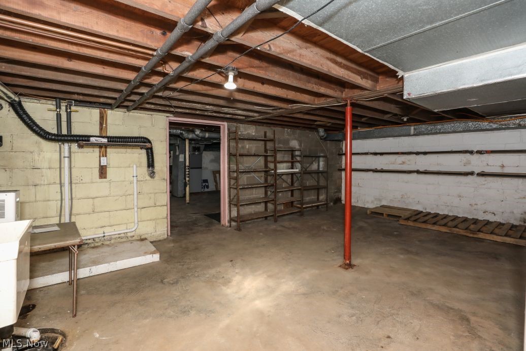 7595 Pontius Street NE Hartville OH 44632