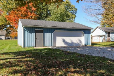7595 Pontius Street NE Hartville OH 44632
