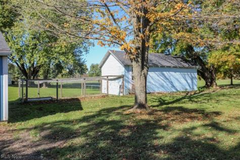 7595 Pontius Street NE Hartville OH 44632