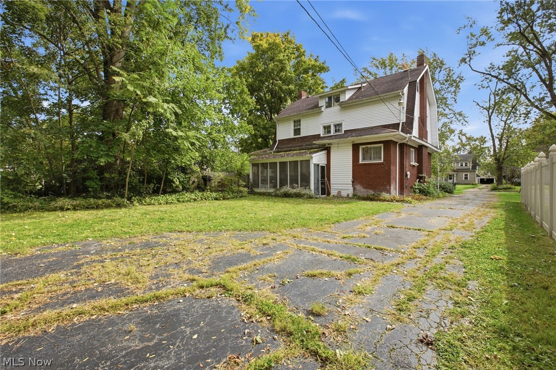 1334 Beechcrest Street NW Warren OH 44485