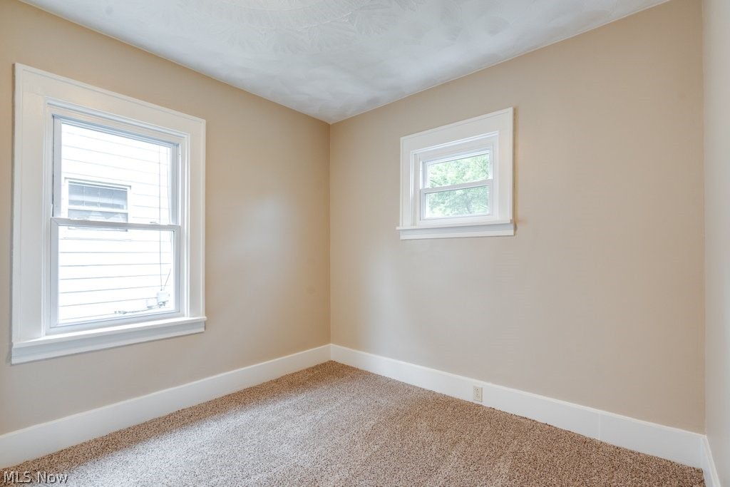 931 Lovers Lane Akron OH 44306