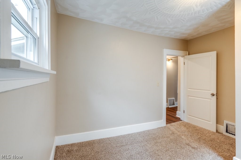 931 Lovers Lane Akron OH 44306