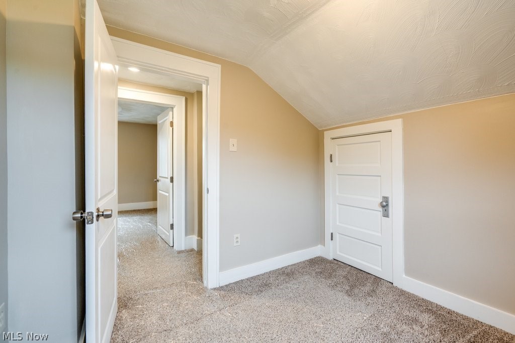 931 Lovers Lane Akron OH 44306